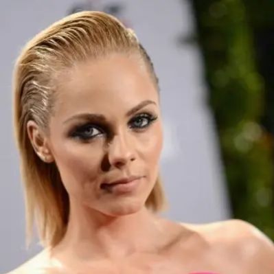 Laura Dianne Vandervoort Net Worth