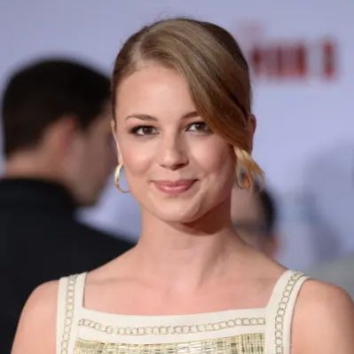Emily VanCamp Net Worth
