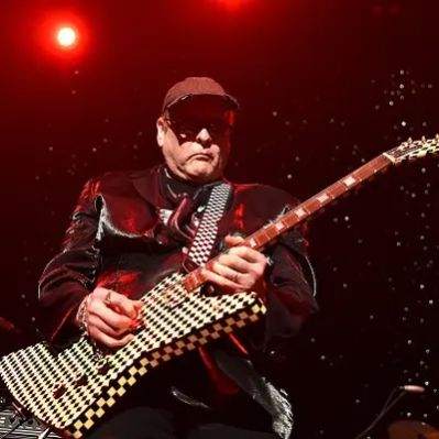 Bun E. Carlos Net Worth